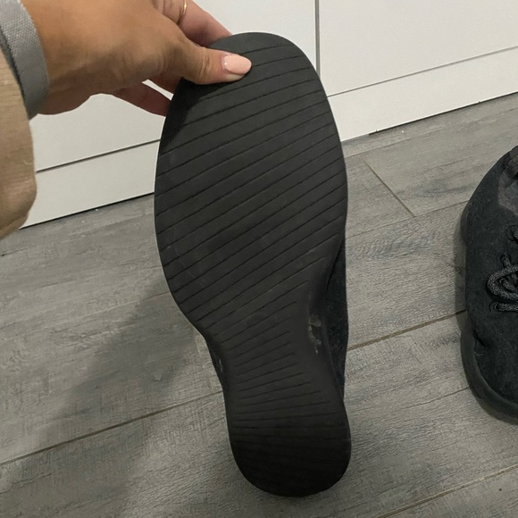 Allbirds Wool Runner Sneakers. Barely worn! - Picture 2 of 3
